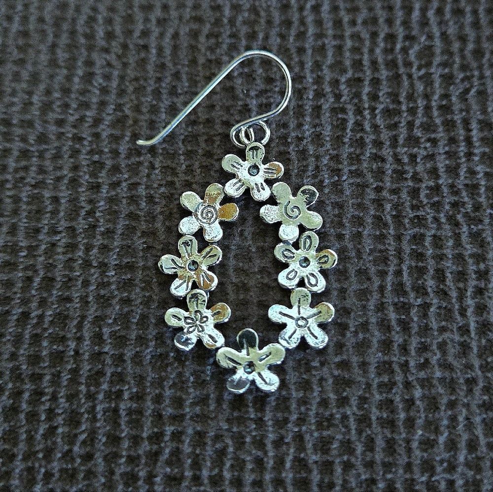 Noa Zuman Silver🤍 Floral🌸 Wreath Dangle Earrings - Picture 14 of 16
